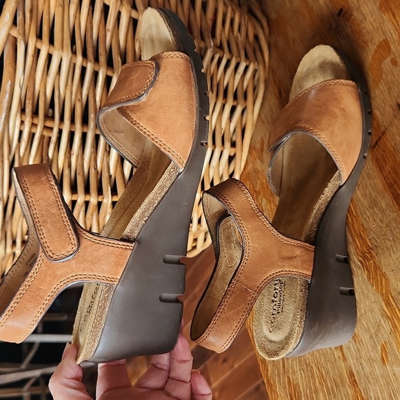 Comfortiva Pillowtop Wedge Sandals dz 10 M Tan - Picture 6 of 16